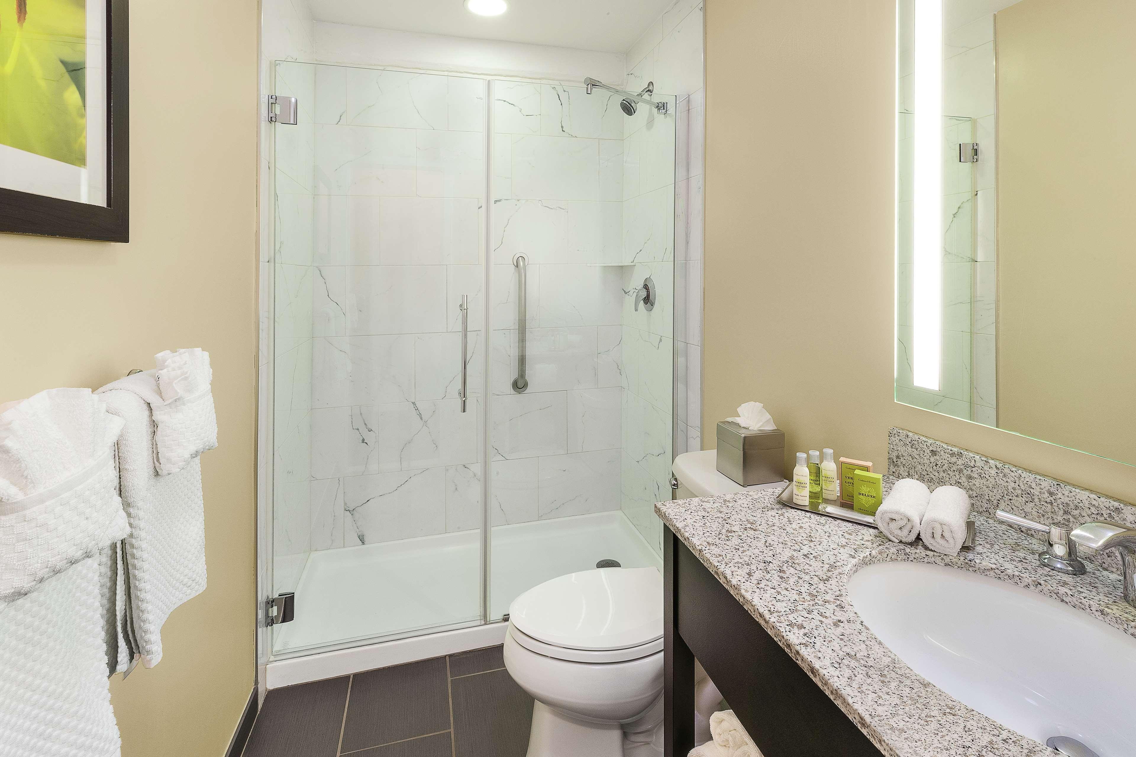 Hotel Doubletree By Hilton Cape Cod - Hyannis Esterno foto